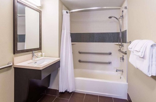 Alpharetta Hotel | Spacious Good-Value 2BR Accommodation! Free Breakfast, Pet-friendly Property!