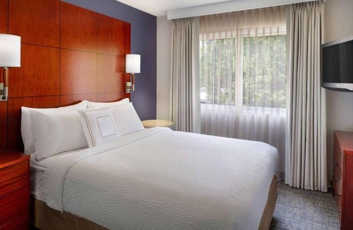 Alpharetta Hotel | Spacious Good-Value Accommodation! 2 Convenient Units, Pool, Free Breakfast!