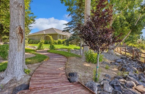 Twin Falls County House | Spacious Gorgeous 5 bed home on acreage with private creek