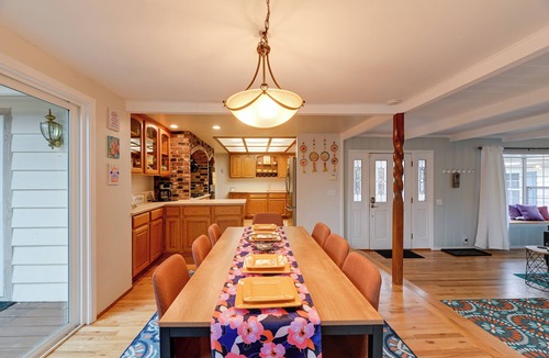 Grants Pass Cottage | Spacious Grants Pass Home w/Hot Tub & Views!