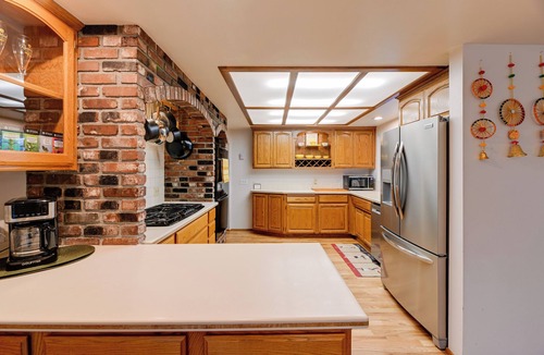 Grants Pass Cottage | Spacious Grants Pass Home w/Hot Tub & Views!