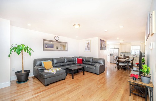 Quincy House | Spacious Greater Boston 3BR Townhouse Near I-93 Parking Pet-Friendly - 41