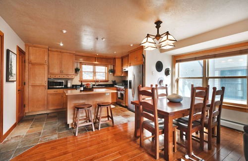 Deer Valley House | Spacious Greyhawk Townhouse! On Free Bus Route!