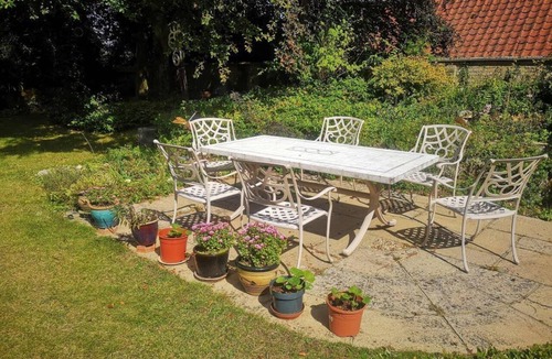 Loddon Apartment | Spacious ground floor apartment in a Norfolk (England) mansion.