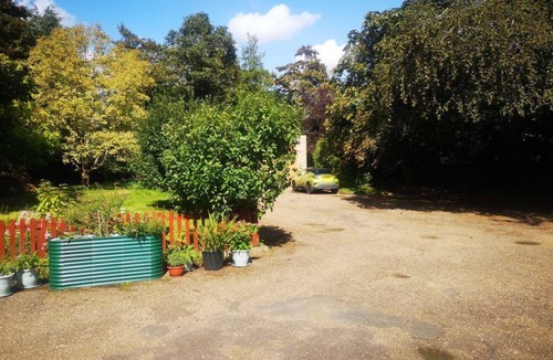 Loddon Apartment | Spacious ground floor apartment in a Norfolk (England) mansion.