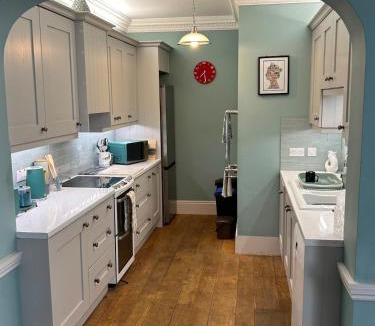 Beaumaris Apartment | Spacious ground floor apartment near Beaumaris