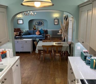 Beaumaris Apartment | Spacious ground floor apartment near Beaumaris