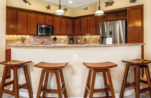 Waikoloa House | Spacious Ground Floor End Unit - Walk to Beach & Shopping - Vrkcv