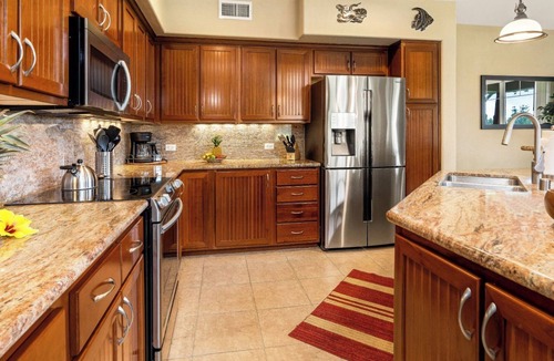 Waikoloa House | Spacious Ground Floor End Unit - Walk to Beach & Shopping - Vrkcv