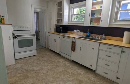 Shelburne Apartment | Spacious Ground Floor 2/3 Bed private suite 5 minutes walk to Bridge of Flowers