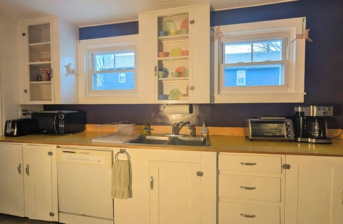 Shelburne Apartment | Spacious Ground Floor 2/3 Bed private suite 5 minutes walk to Bridge of Flowers