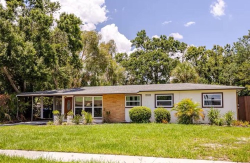 Sun Bay South House | Spacious Group Getaway mins to Busch Gardens