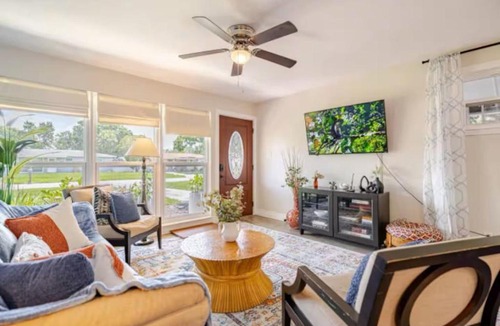 Sun Bay South House | Spacious Group Getaway mins to Busch Gardens