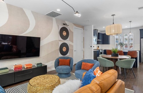 East Cesar Chavez House | Spacious Group Home Near Rainey w/Pool, Hot Tub