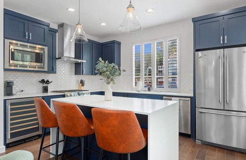 East Cesar Chavez House | Spacious Group Home Near Rainey w/Pool, Hot Tub