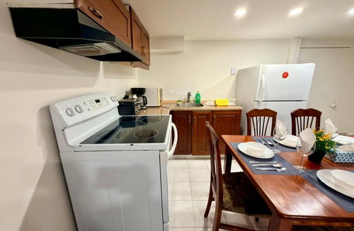 Montreal House | Spacious Group Home | Sleeps 20-Free Parking