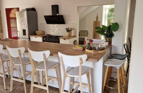 Molesme House | Spacious group home with swimming pool in Burgundy: L'Antre Amis