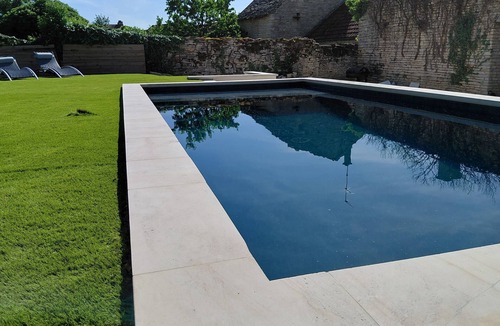 Molesme House | Spacious group home with swimming pool in Burgundy: L'Antre Amis