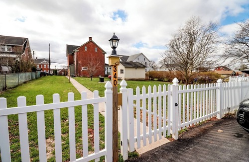 New Oxford House | Spacious Group Stay Near Gettysburg | Room for All & Easy Day Trips Nearby