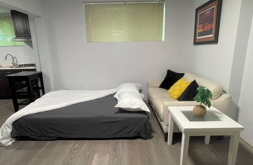 Coquitlam House | Spacious Guest Suite in Coquitlam