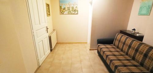 Chios Town Apartment | Spacious guesthouse with garden and seaview