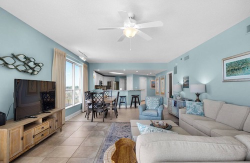 Destin Condo | Spacious Gulf front 2BR sleeps 6 stunning views pool beach access!