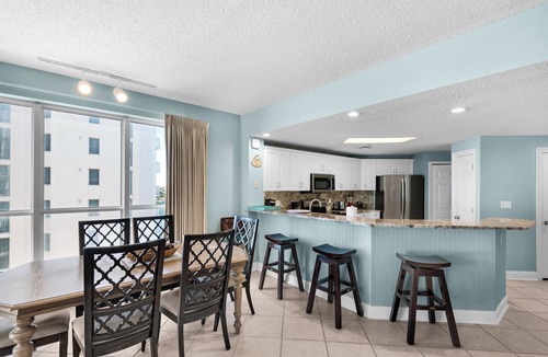 Destin Condo | Spacious Gulf front 3BR sleeps 6 stunning views pool beach access!