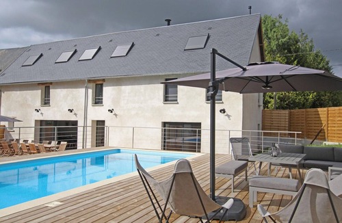 Bricqueville-sur-Mer Cottage | Spacious house with heated pool and garden, near beaches