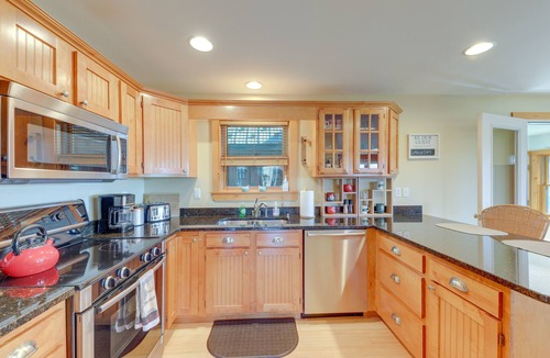 Harrison Cabin | Spacious Harrison Cabin ~ 1 Mi to Long Lake!