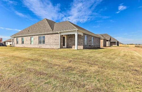 Hazel Green House | Spacious Hazel Green Home w/Fireplace, Yard!