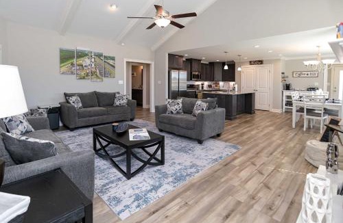 Hazel Green House | Spacious Hazel Green Home w/Fireplace, Yard!
