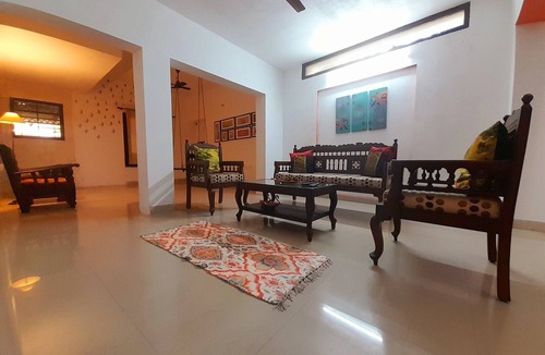 Mylapore Villa | Spacious, Heritage 1-bedroom apartment in Alwarpet, Chennai
