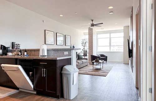 Baton Rouge Apartment | Spacious High-Rise in Downtown