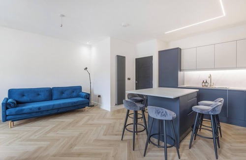Coldharbour Apartment | Spacious High Tech Flat in London