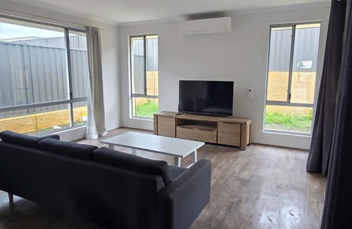 Hilbert House | Spacious Hilbert Home with large bedrooms, modern kitchen, reverse cycle air conditioning in every room