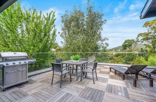 San Rafael House | Spacious Hillside Sanctuary Among the Trees 5 Bedrooms