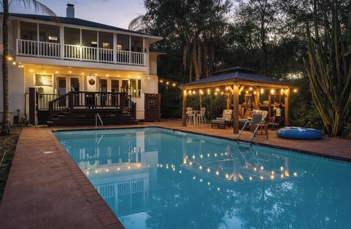 Fruitland Park House | Spacious, historic 6-bedroom house in peaceful Fruitland Park with AC
