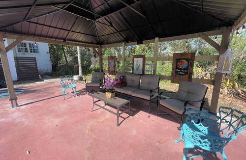 Fruitland Park House | Spacious, historic 6-bedroom house in peaceful Fruitland Park with AC