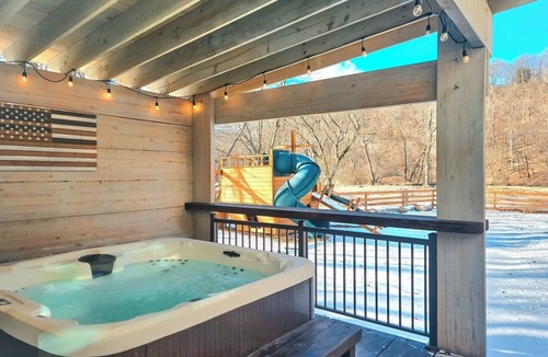 Upper Black Eddy House | Spacious Historic Home with Hot Tub, Sauna, Grill