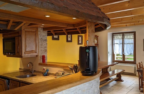 Beaumotte-Aubertans Cottage | Spacious house with pool, spa, and parking near Besançon