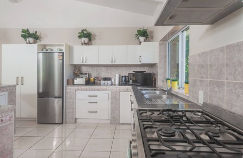 Tapere of Titikaveka House | Spacious holiday home