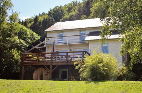 Marcouray House | Spacious Holiday Home in Jupille with Sauna