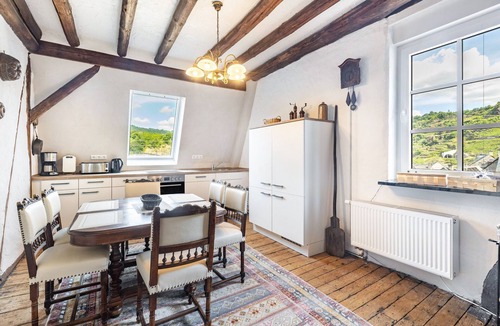 Neef Apartment | Spacious Holiday Apartment with Fireplace in Winzerhaus Schenk, with Mountain View and Wi-Fi