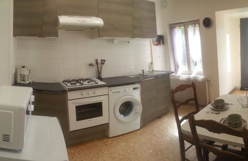 Thuir Apartment | Spacious holiday cottage and garden in the country