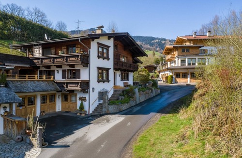 Kitzbuehel Apartment | Spacious holiday flat, 2.2 km to the ski lift