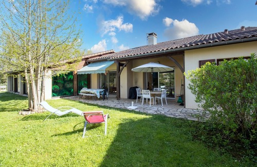Cherveix-Cubas Villa | Spacious holiday home with indoor pool, jacuzzi and sauna in Cherveix-Cubas