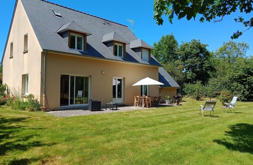 Dragey-Ronthon House | Spacious holiday home located in the heart of the bay of Mont St Michel.