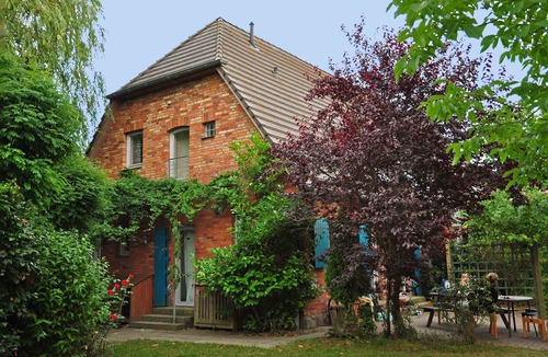 Mallentin House | Spacious holiday home with a large garden and swimming pond