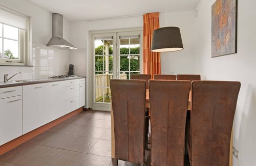 Bernisse House | Spacious holiday home with jetty