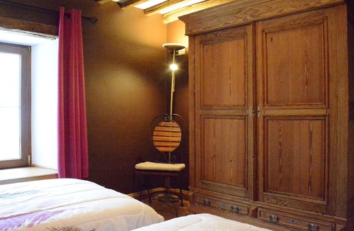 Champlon House | Spacious holiday home in Champlon with garden